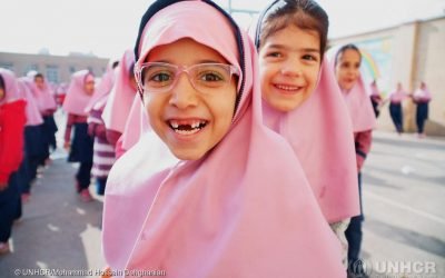 ANO Bēgļu aģentūra (UNHCR) jaunākajā ziņojumā uzsver, ka koronavīruss ir nopietns drauds bēgļu izglītībai – puse no bēgļu bērniem visā pasaulē neapmeklē skolu.