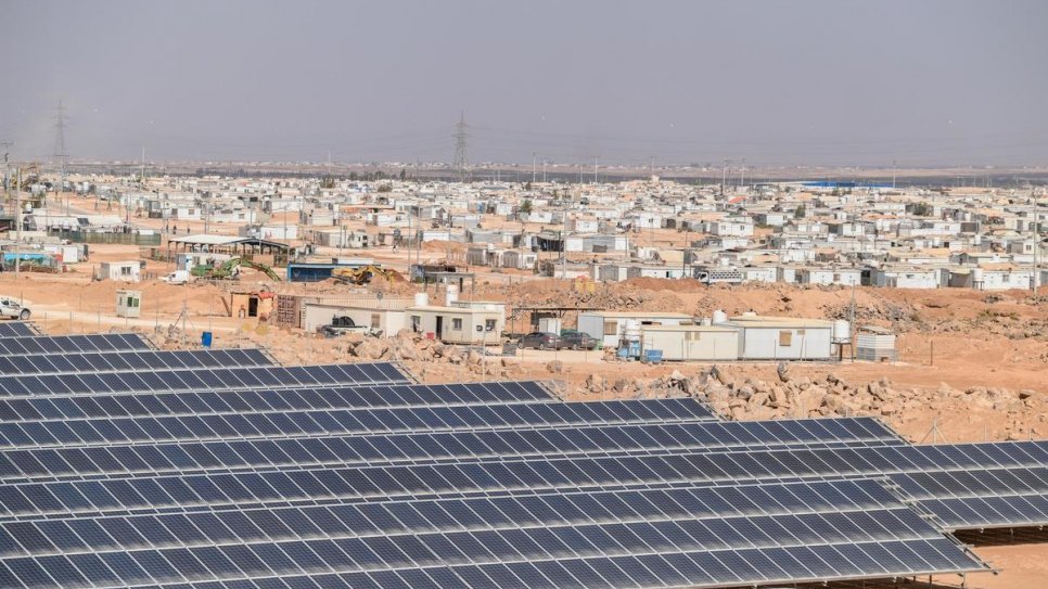 La plus grande centrale solaire jamais construite dans un camp de réfugiés fournit de l'énergie propre au camp de réfugiés de Zaatari en Jordanie. 