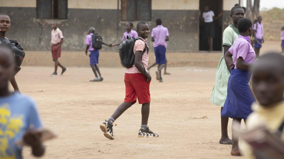 Refugee and South Sudanese students head home after class in Makpandu settlement, South Sudan.