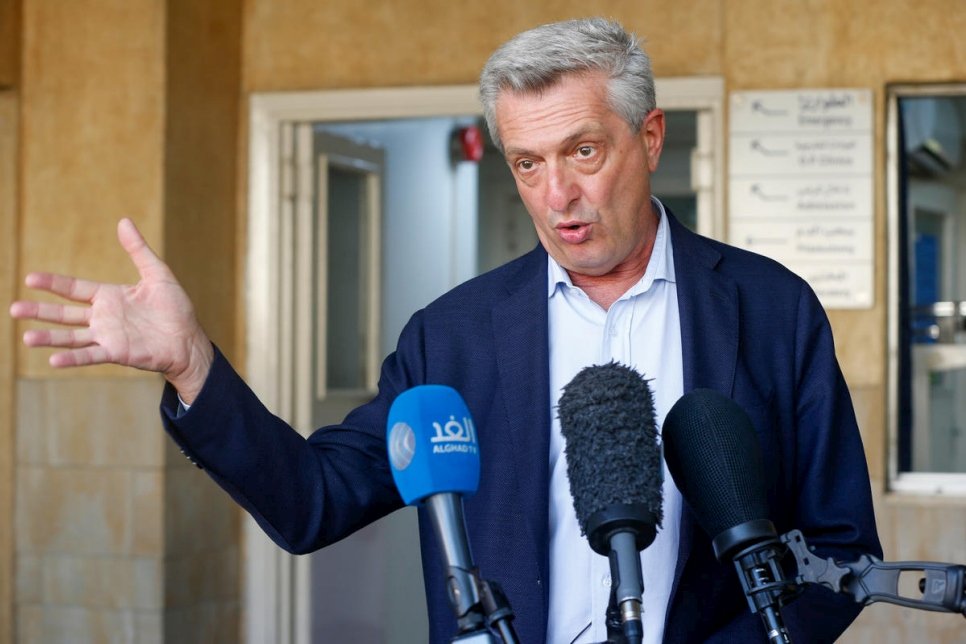 Filippo Grandi, Haut Commissaire des Nations Unies pour les réfugiés, s'adresse aux médias devant l'hôpital de Luzmila à Amman, en Jordanie. 