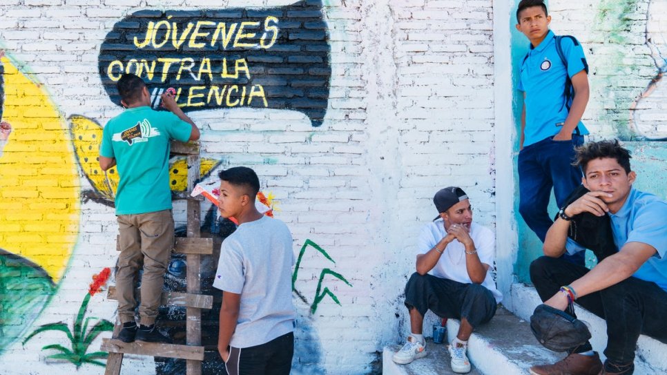 De jeunes « Ambassadeurs » se portent volontaires auprès de Youth Against Violence pour aider leurs pairs à ne pas devenir la proie des gangs criminels au Honduras. Mars 2020. 