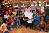 UNHCR親善大使MIYAVI、2回目のロヒンギャ難民キャンプ訪問