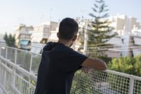 Ο 17χρονος Σεραχμάν* μένει τώρα ασφαλής στο δικό του σπίτι