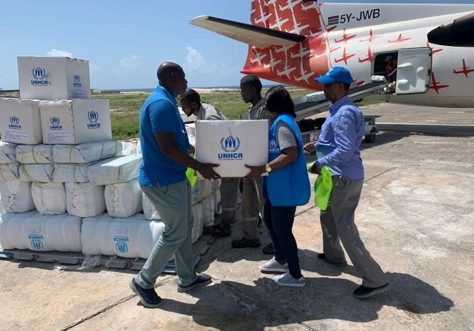 UNHCR airlift supplies to assist thousands of Somalis displaced by Cyclone Gati