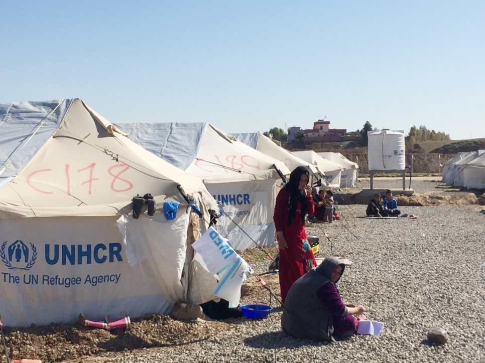 Iraqi families from Mosul in the winter sun at UNHCR’s Hasansham U3 camp in Iraq.  © UNHCR/Caroline Gluck