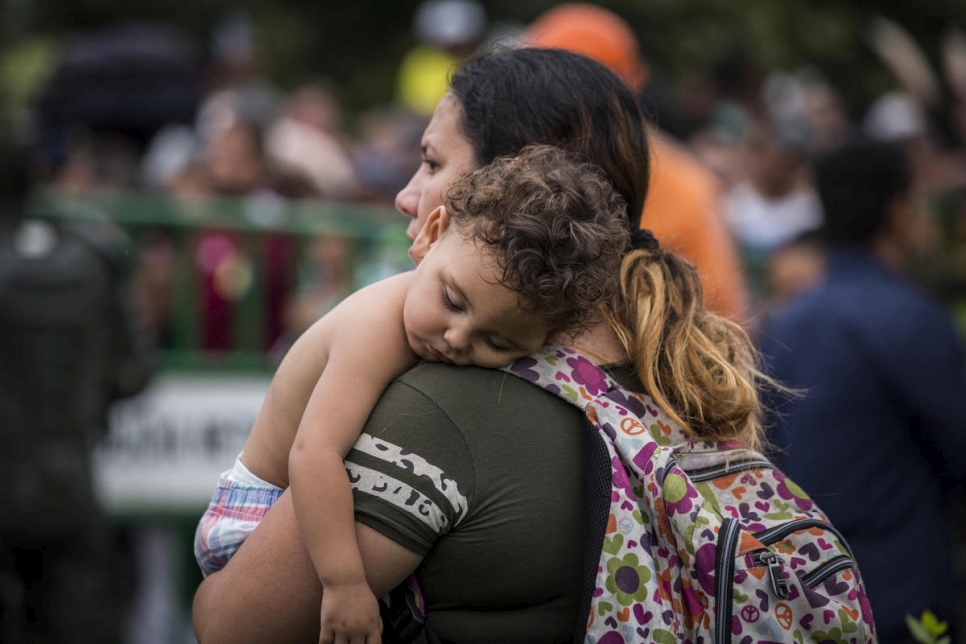 Colombia. Venezuelans risk life and limb to seek help in Colombia