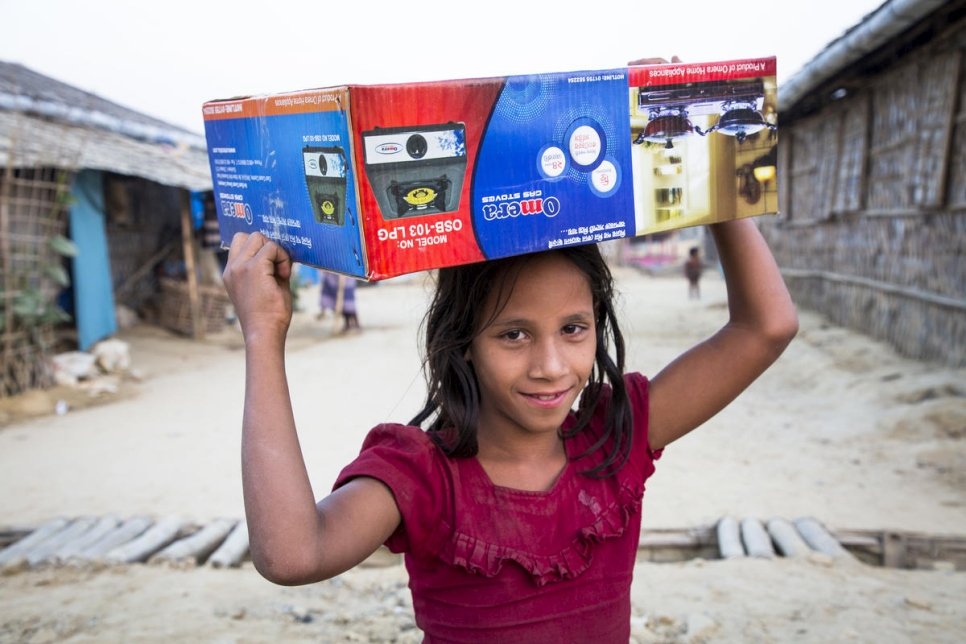 Bangladesh. Rohingya Receive Gas Stoves