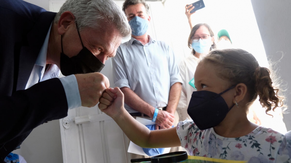 El jefe de ACNUR, Filippo Grandi, se reúne con niñas y niños en el Centro de Integración Local 'La Milagrosa', en Soledad, Atlántico.