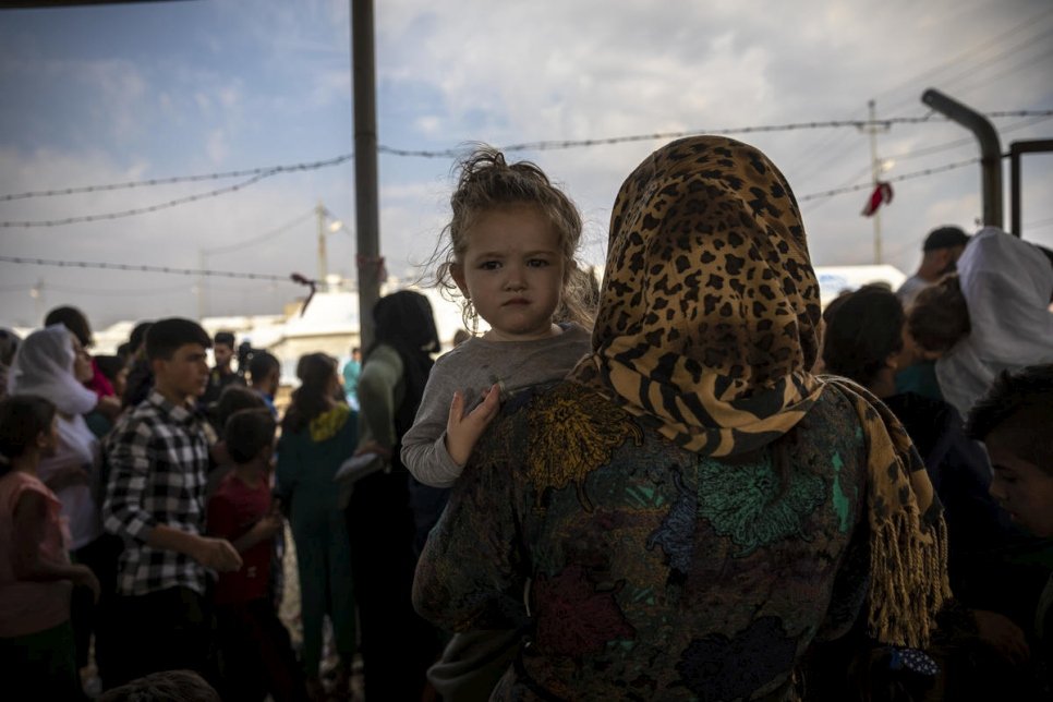 Des réfugiés syriens arrivent au camp de Bardarash à Dohouk, dans la région du Kurdistan d'Irak, en 2019. 