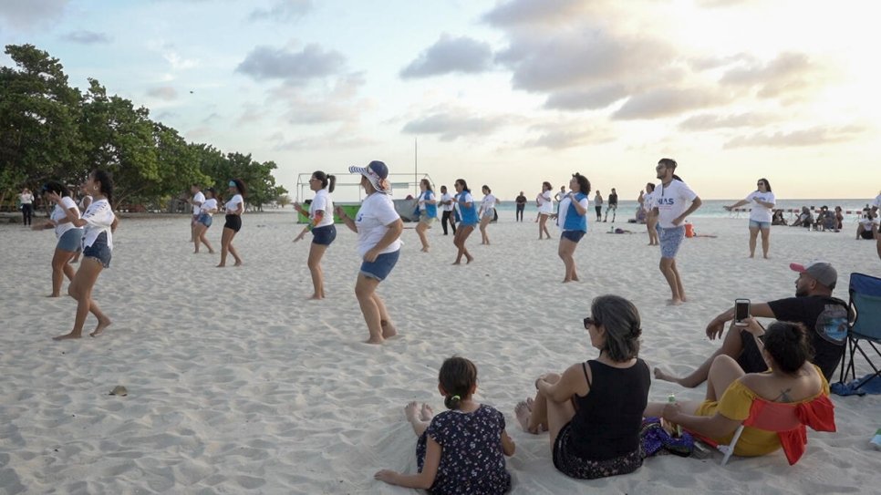 A Aruba, les habitants et les personnes déracinées ont marqué la Journée mondiale du réfugié par une « flash mob » le 31 mai. 