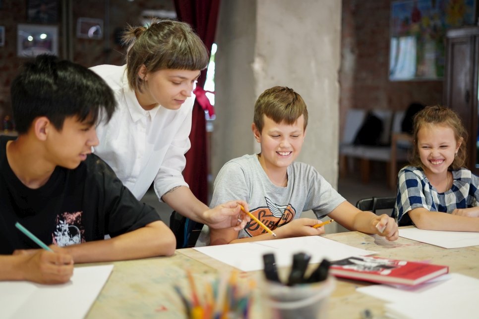 Le 17 juin, la représentation du HCR en Russie a organisé un atelier de bandes dessinées basé sur "Run can't stay », son livre sur les réfugiés pour les adolescents.