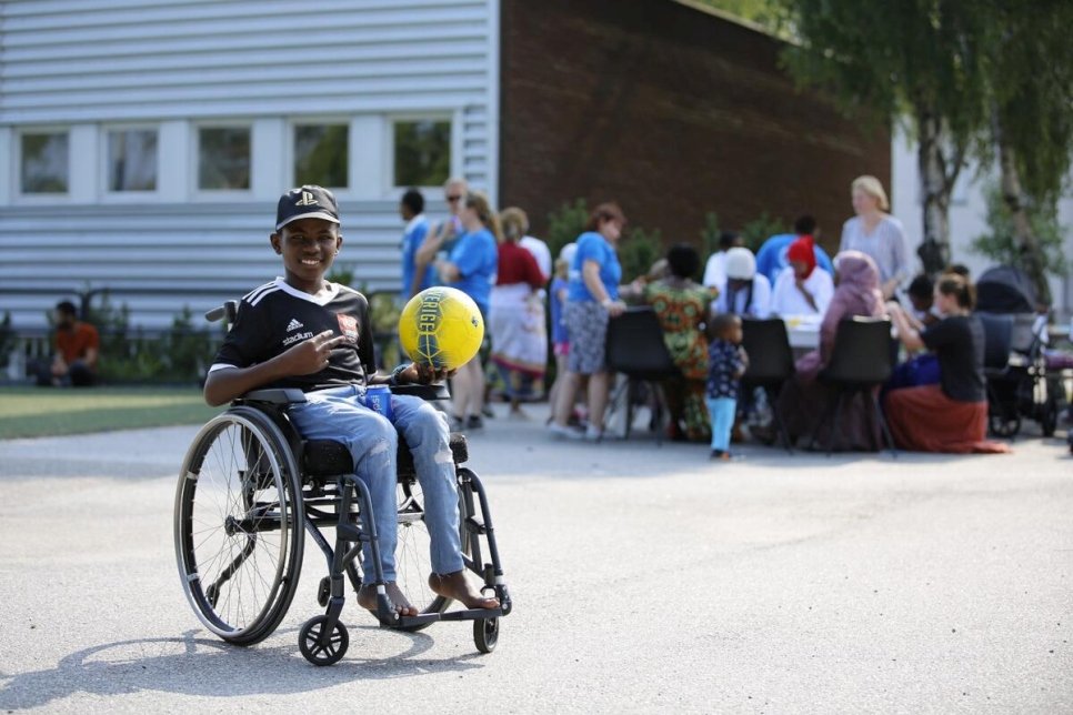 Le HCR dans les pays nordiques et baltes a co-organisé un événement pour la Journée mondiale du réfugié avec les jeunes réfugiés du centre d'accueil de Täby à Stockholm, en Suède. 