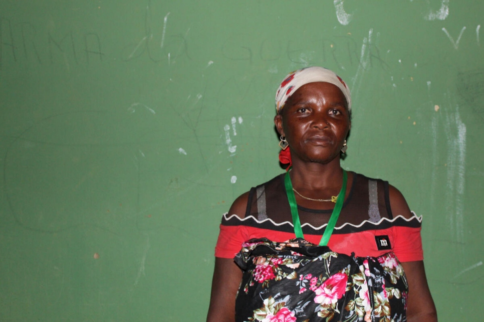 Suabo de 40 años, huyó de los ataques lanzados por grupos armados no estatales el 24 de marzo en la ciudad costera de Palma, Mozambique. Actualmente se encuentra en un centro de tránsito en Pemba con su hija y su nieta.