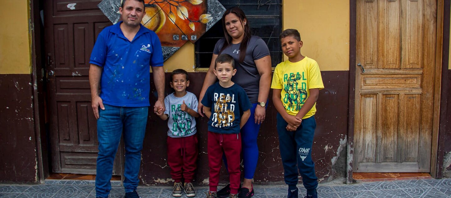 Ecuador. Displaced Venezuelan family makes a living from art