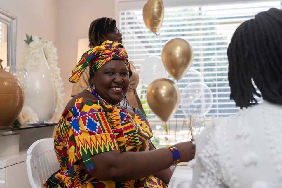 Rosemary Kariuki lors d'une fête surprise organisée par ses amis et collègues pour célébrer son prix « d'Australienne de l'année ». 
