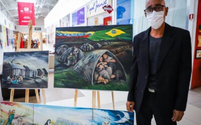 Pintores e artesãos venezuelanos expõem sua arte para a população de Boa Vista