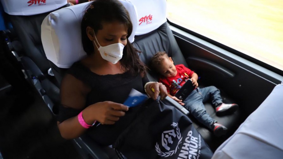 Stefani, madre venezolana, es reubicada a São Paulo procedente de Boa Vista con el apoyo de la Operación Acogida.