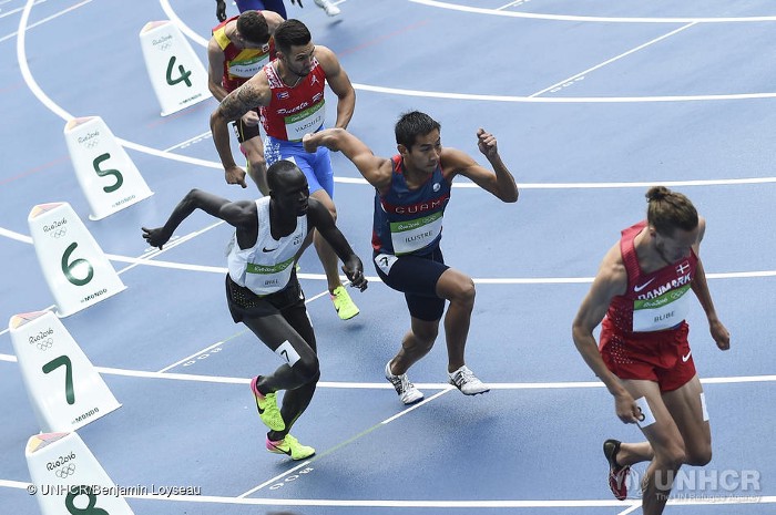 Yiech Pur Biel au départ du 800 mètres aux Jeux olympiques de Rio 2016.