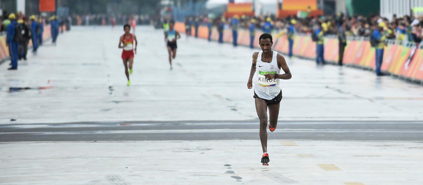 Yonas Kinde, an Ethiopian refugee now living in Luxembourg, becomes the final Refugee Olympic Team athlete to compete as he runs the marathon on the last day of Rio 2016.