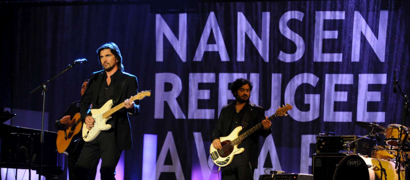 Switzerland / Juanes performs at the Nansen Award. UN High Commissioner for Refugees Antonio Guterres and UNHCR Goodwill Ambassador Angelina Jolie jointly presented the founder of Yemen's Society for Humanitarian Solidarity (SHS) with the 2011 Nansen Refugee Award at a ceremony on Monday evening in Geneva. The prize, the refugee world's highest honour, was awarded to the founder and 290 staff of SHS, a non-governmental organization, for their life-saving work in helping the thousands of refugees and migrants who arrive on Yemen's shores each year. / UNHCR / L. Flusin / 3 October 2011