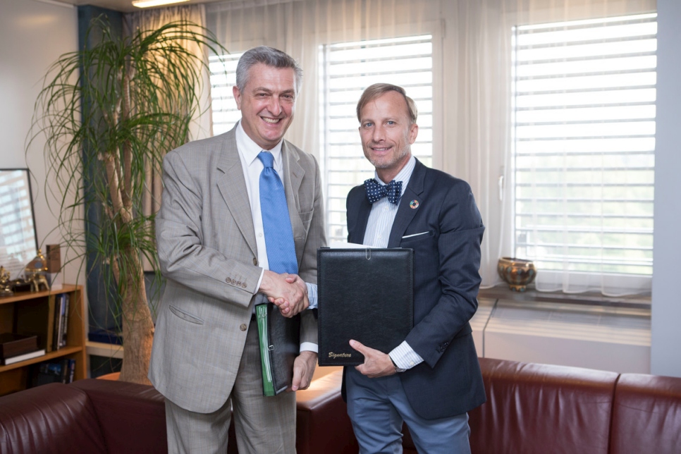 Switzerland. UNHCR and Global Fund sign MOU