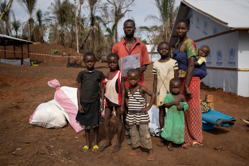 Democratic Republic of Congo. High Commissioner visits CAR refugees