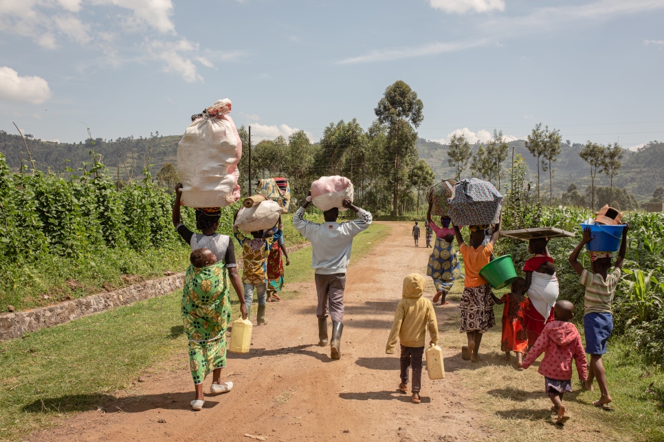 Uganda. Some families who fled clashes return home to DRC from Uganda