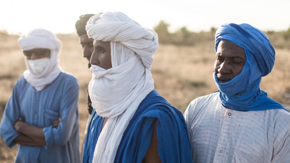 As president of the Refugee Fire Brigade, Ahmedou Ag El-Bokhary (centre) coordinates the refugee volunteers to battle bushfires in the area surrounding Mbera camp. 