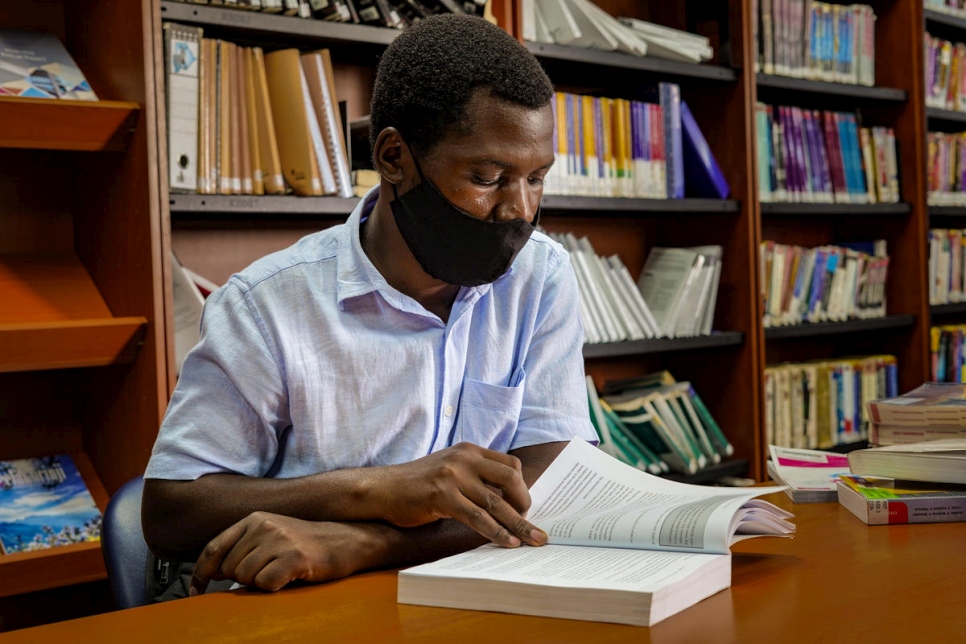 Botswana. UNHCR helps refugees achieve university scholarships