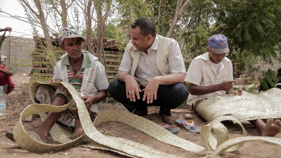 UNHCR, the UN Refugee Agency - Ameen is talking to people who are making leaf mats in Az Zaydiyah in al-Hudaydah.