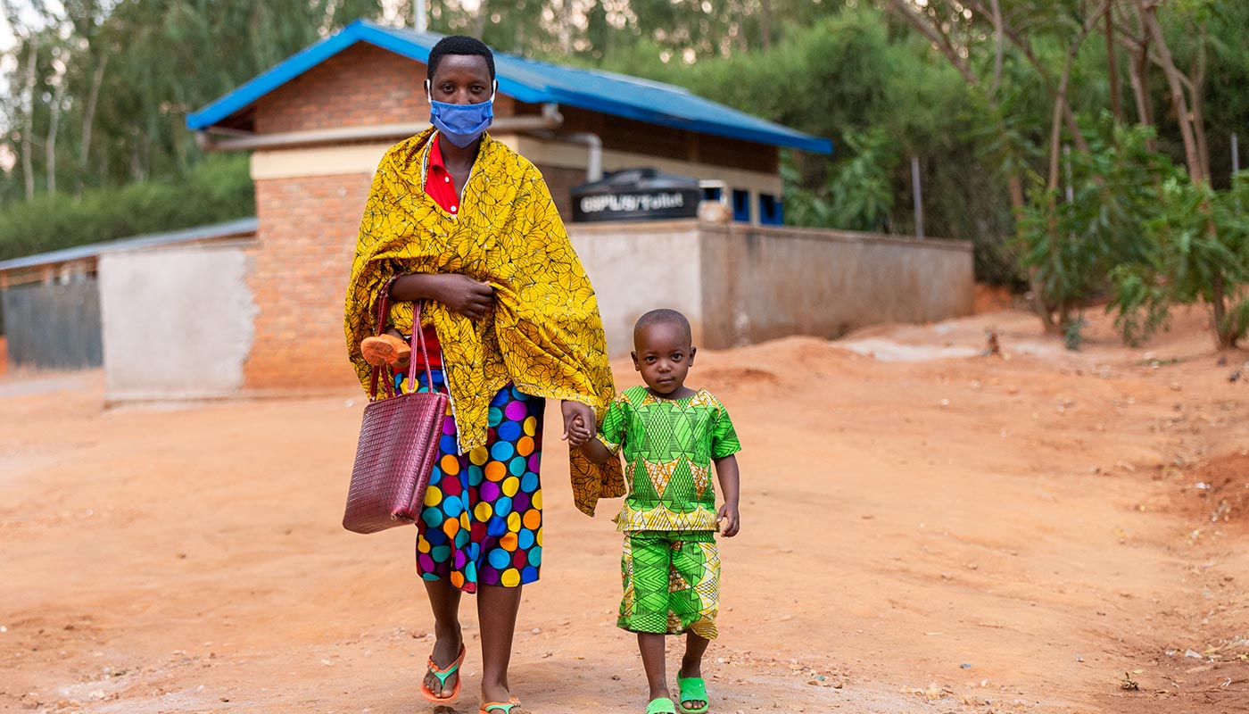 RWANDA. First Burundian refugees return home after five years in exile. © UNHCR/Eugene Sibomana