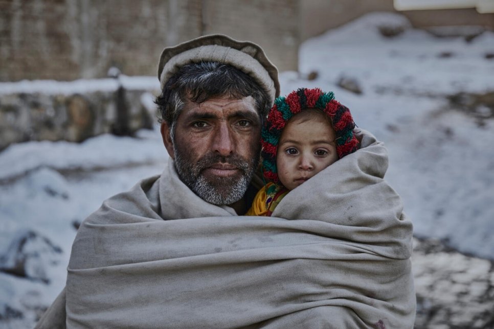 Afghanistan. Displaced families cope with winter cold and food shortages Kabul.