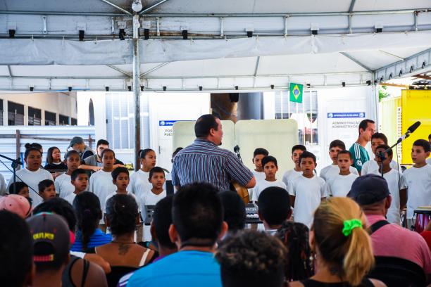 Children's choir performing in Brazil to a public of Venezuelans.