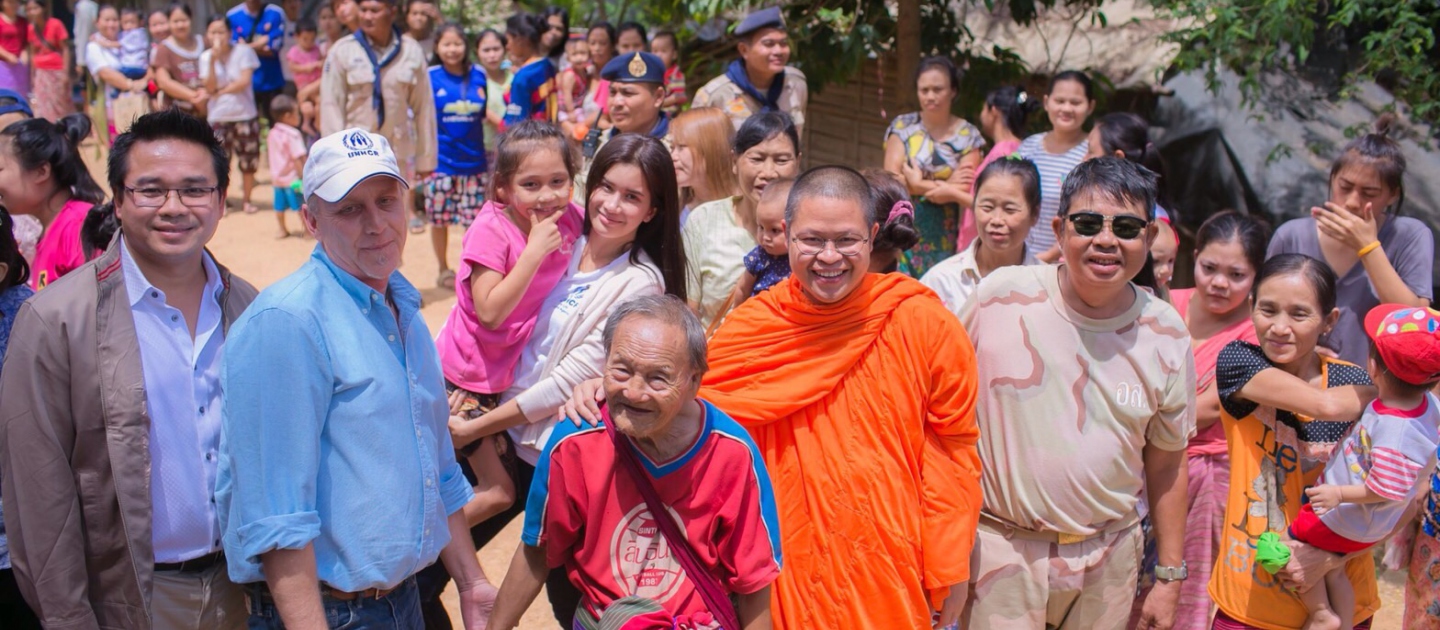 Venerable visited Tham Hin temporary shelter in Thailand. 