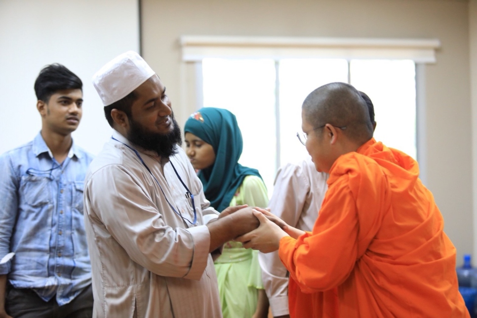 A Rohingya refugee living in Kuala Lumpur had a meaningful dialogue with the Venerable. 