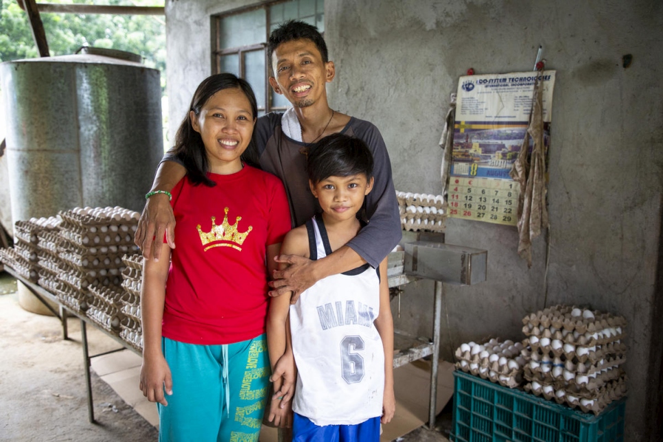 Philippines. UNHCR supports government drive to give foundlings citizenship