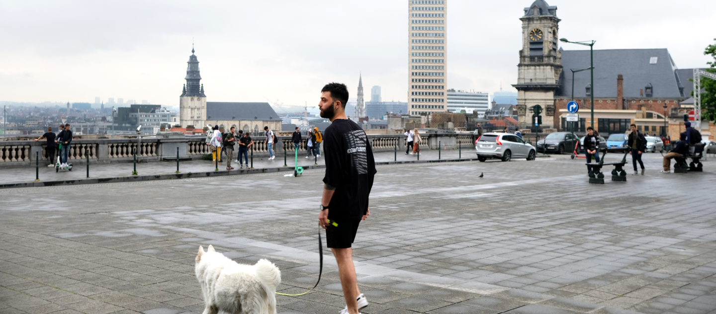 Bassel en Stella in hun nieuwe thuis in Brussel. Bassel en Stella op stap in Brussel.