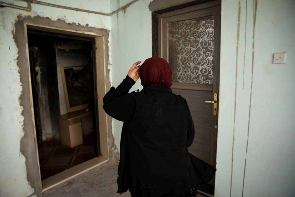 Libya. UNHCR helps libyan woman in returning  home