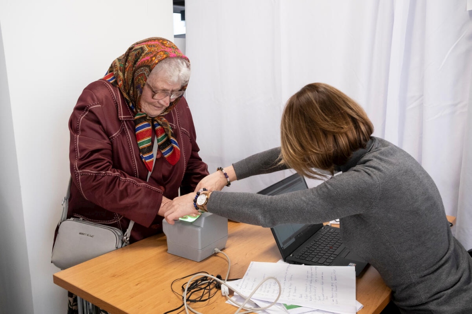 Luba's daughter, Larysa, brought her to UNHCR's cash enrolment centre on 21 March. 