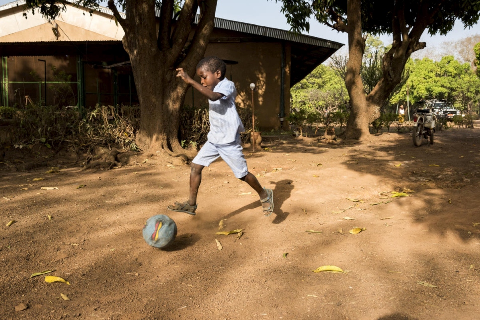 Côte d'Ivoire. UNHCR and local law association fight to end statelessness