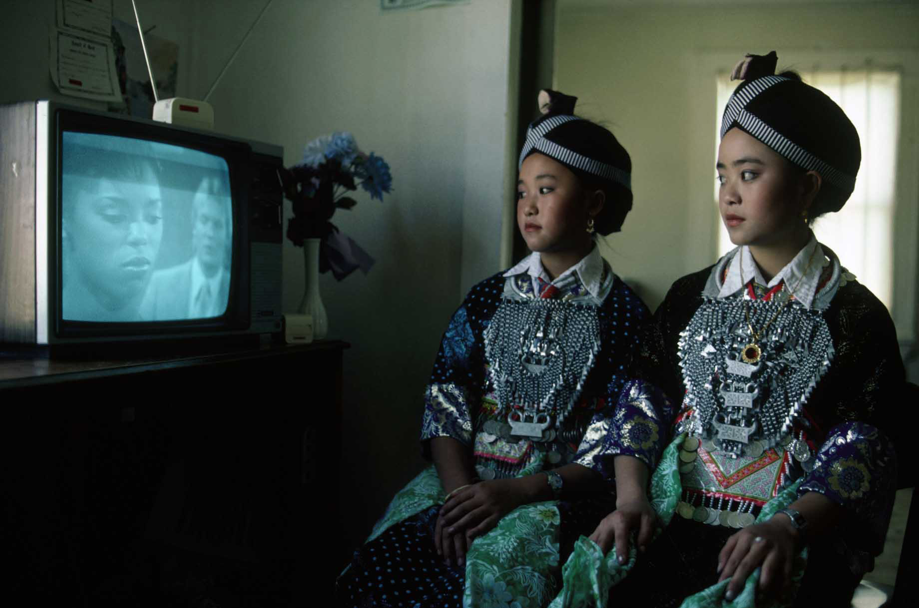 Etats-Unis (1984) - Réfugiées Hmong réinstallées en Californie. © UNHCR/Louise Gubb