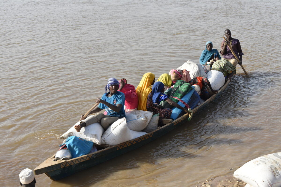 Des milliers de personnes ont fui les affrontements entre éleveurs, pêcheurs et agriculteurs dans la région de l'Extrême-Nord du Cameroun, en traversant les fleuves Chari et Logone qui marquent la frontière avec le Tchad.  