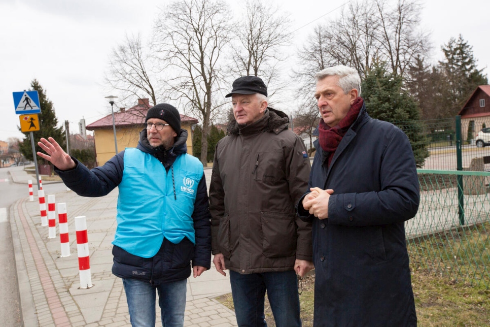 Poland. High Commissioner visits Medyka Polish border crossing and reception centre