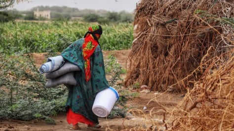 Displaced people in Yemen receive assistance during COVID-19 pandemic.