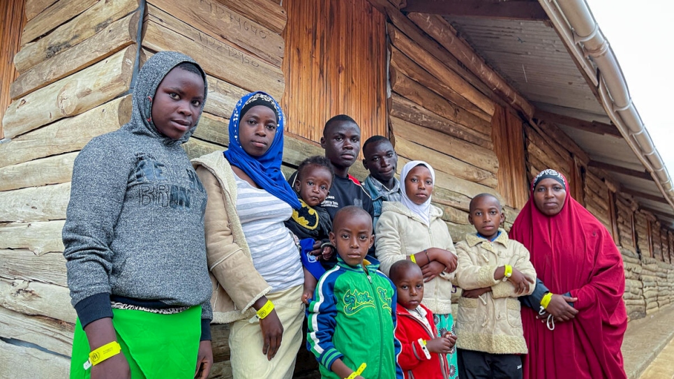 Safia et ses enfants ont passé la nuit précédant leur retour au centre d'accueil de Kabazana, dans le camp de réfugiés de Nakivale en Ouganda. 