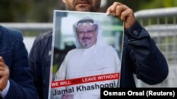  A demonstrator holds picture of Saudi journalist Jamal Khashoggi during a protest in front of Saudi Arabia's consulate in Istanbul, October 5, 2018.