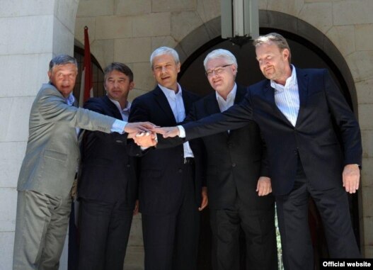 Croatian President Ivo Josipovic with Serbian President Boris Tadic and members of the Bosnia-Herzegovinian tripartite presidency at the meeting in Brijuni on July 18.