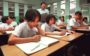 File photo of students at a Hong Kong middle school.