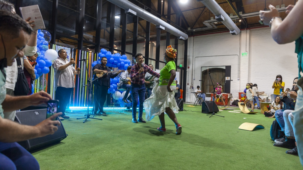 La música de la región llanera de Venezuela dio cierre al Festival del Reencuentro invitando a bailar al son de su ritmo.