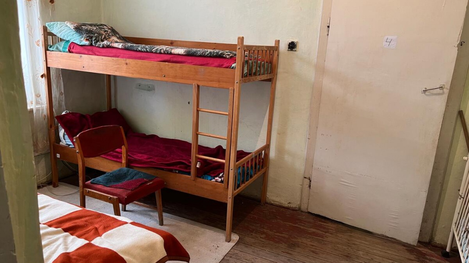 Una de las habitaciones del hostal que puede albergar hasta 80 personas por noche.